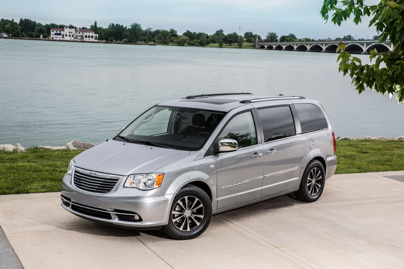 2014 Chrysler Town And Country 30Th Anniversary Edition Front Drivers ...
