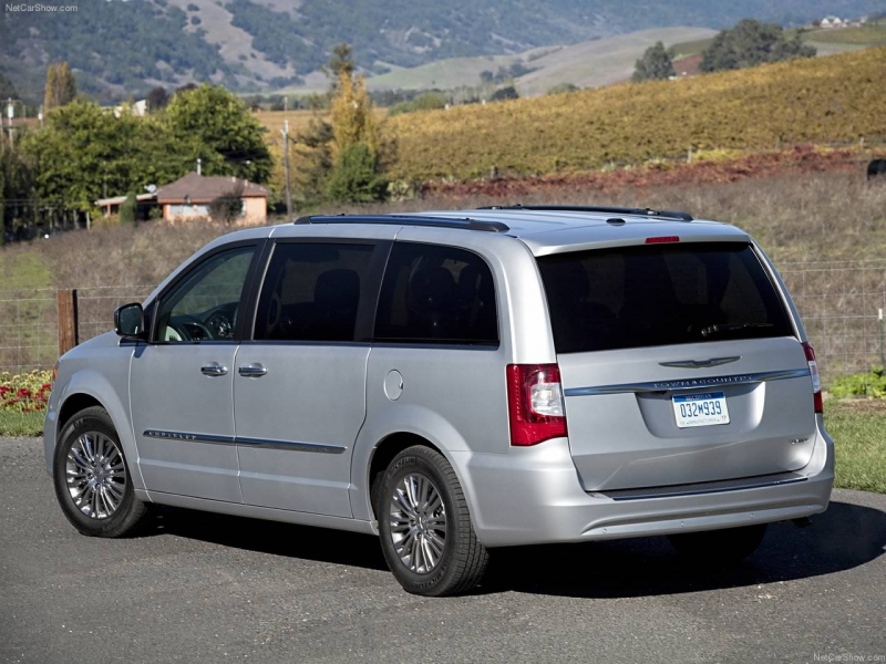 Chrysler-Town_and_Country_2011_1280x960_wallpaper_09.jpg