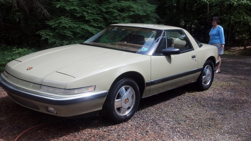 1990 Buick Reatta Overview