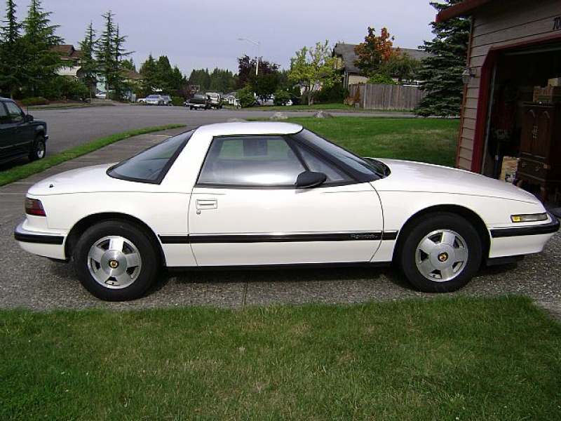 1989 Buick Reatta Picture 3