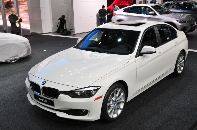 BMW is reviving the 320i with two less cylinders than it had in the ...