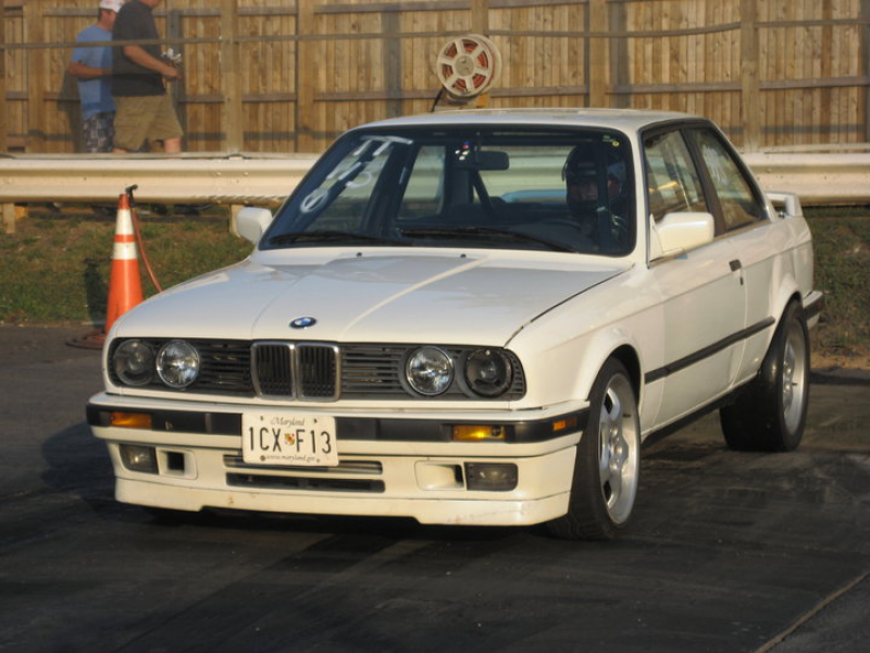 BMW 325i image