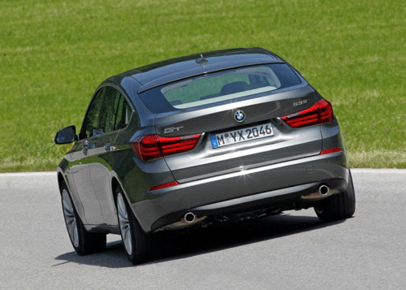 2015-BMW-5-series-Gran-Turismo-rear-angle