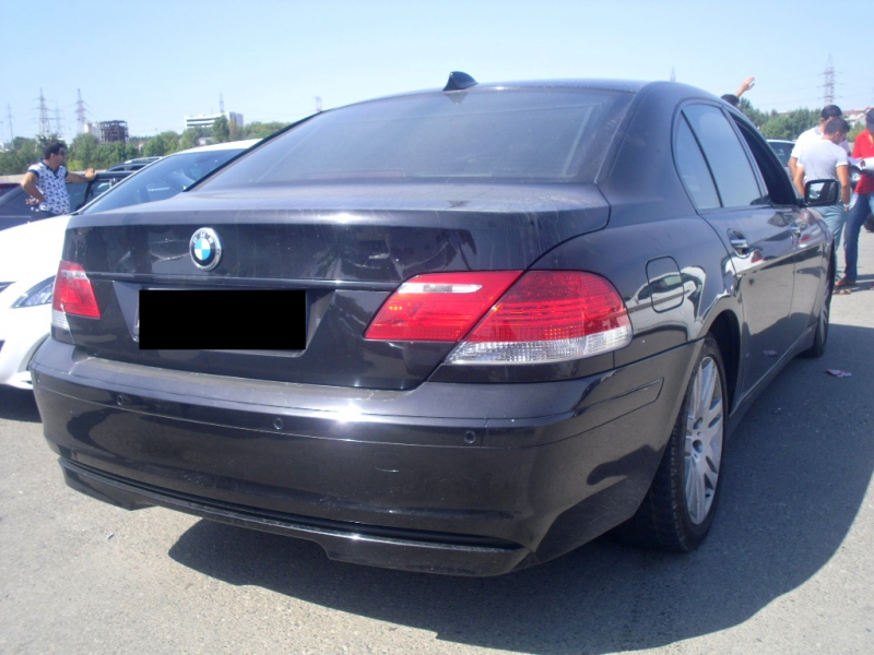 BMW 750 2007 - 33000$ Elan?n kodu: 576