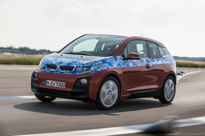 2014 Bmw I3 Red Side In Motion 03