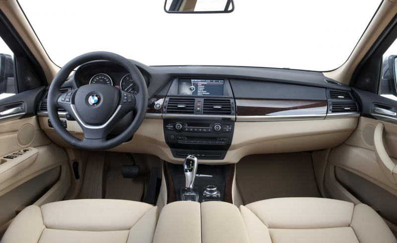 2012 BMW X5 xDrive30d interior