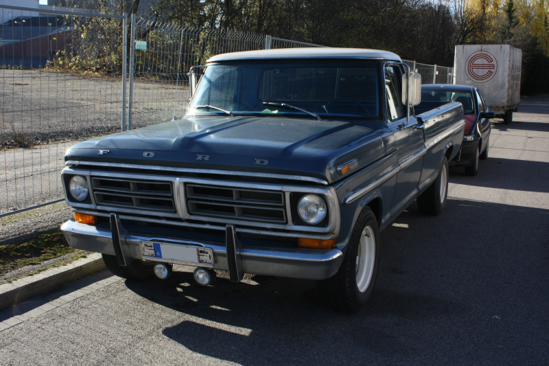 File:Ford F-100 Front.jpg