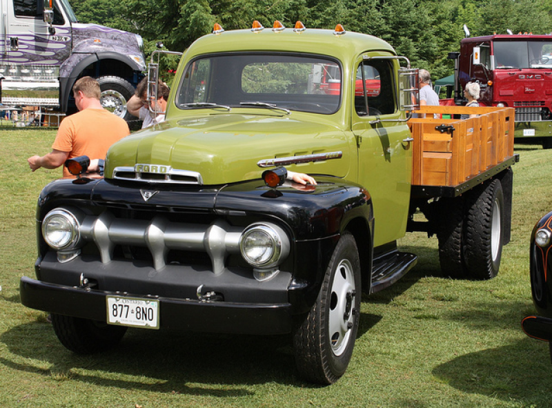 1951 Ford F-4 Flatbed truck