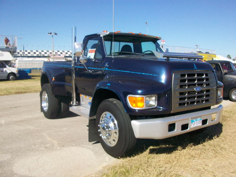 1995 Ford F800 2