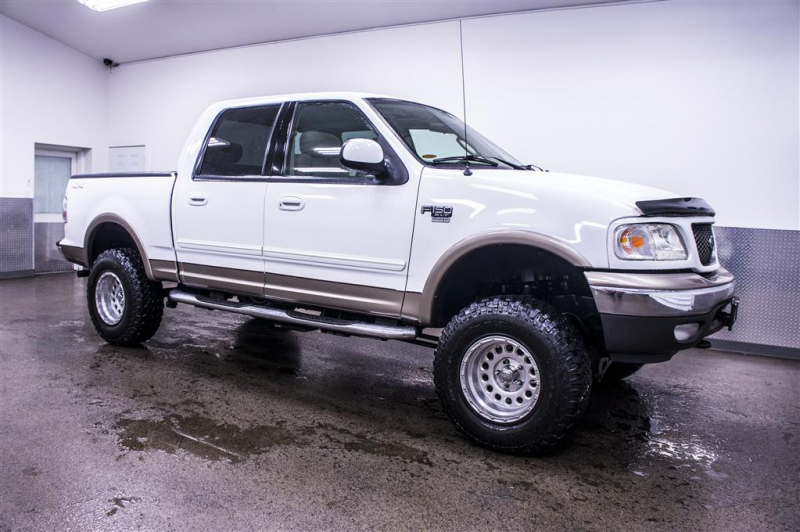LIFTED 2003 Ford F-150 XLT 4x4 with Running Nerf Bars & TOW PACKAGE!