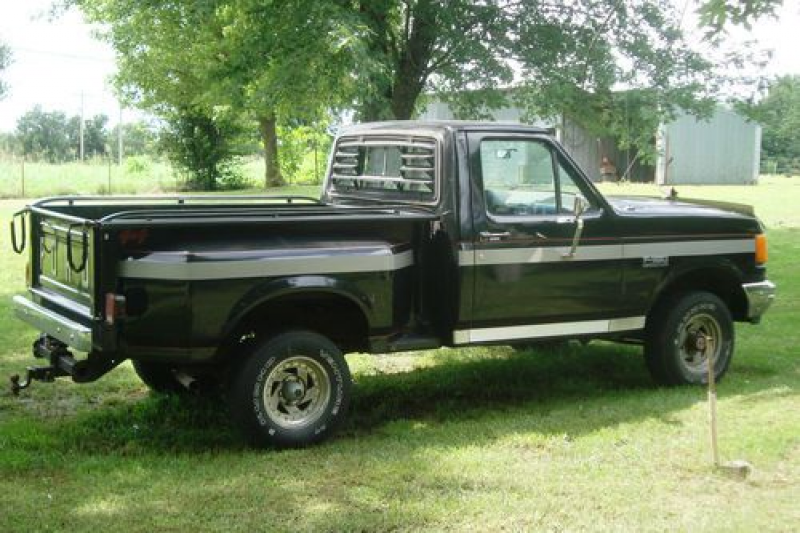 FORD F150 STEP SIDE 4 WHEEL DRIVE CLASSIC 300 6 cylinder 4 speed RARE ...