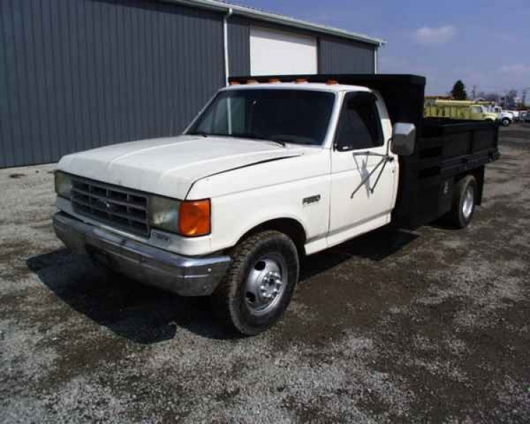 Ford F350 Flatbed Truck #2551