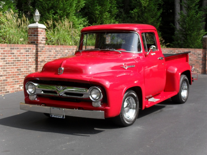 1954 Ford F-100 truck. Pretty sweet, very classic old pickup look.