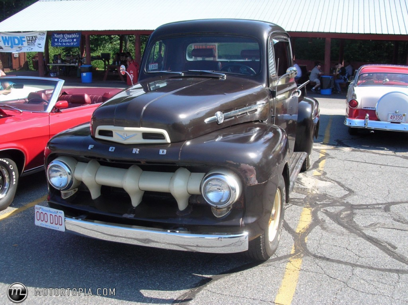 Photo of a 1952 Ford F1 Pickup Standand (Rusty)