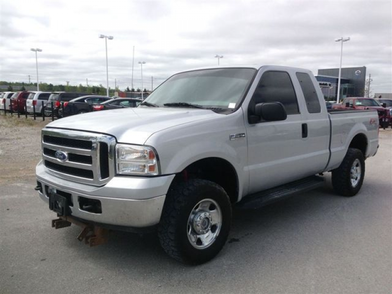 2006 Ford F-250 XLT in Barrie, Ontario image 2