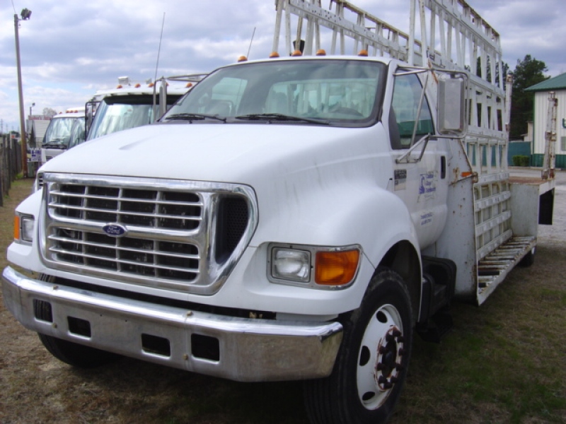 this is a used ford f 650 glass transport truck truck has a 3126 ...