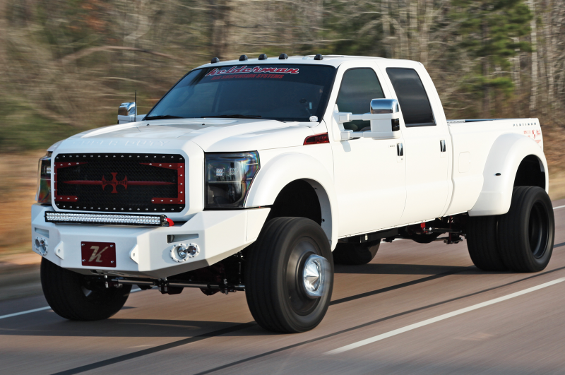 2013-ford-f-450-super-duty-platinum-front-view-in-motion.jpg