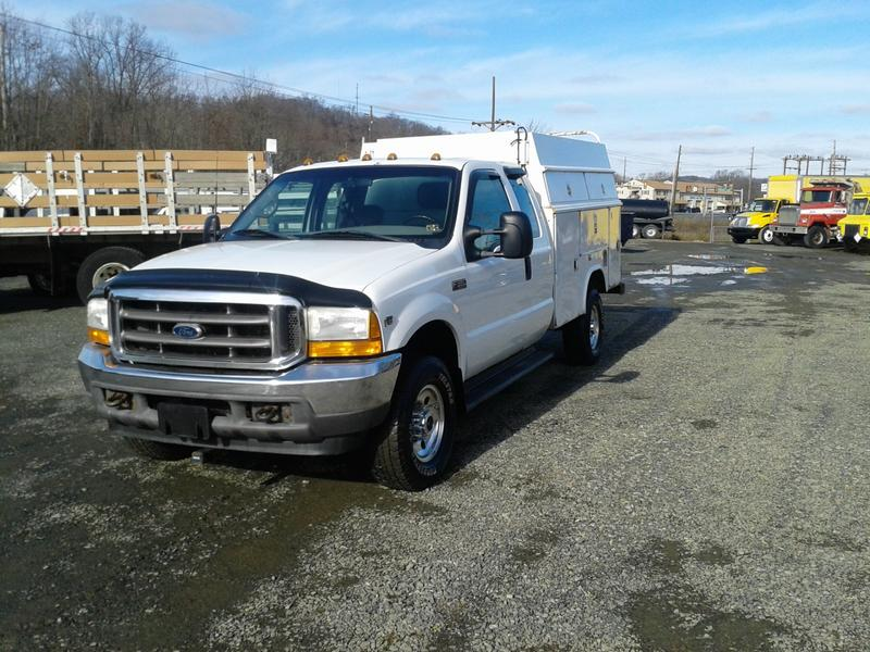 FORD F350 4X4 UTILITY SERVICE TRUCK V10 AUTOMATIC