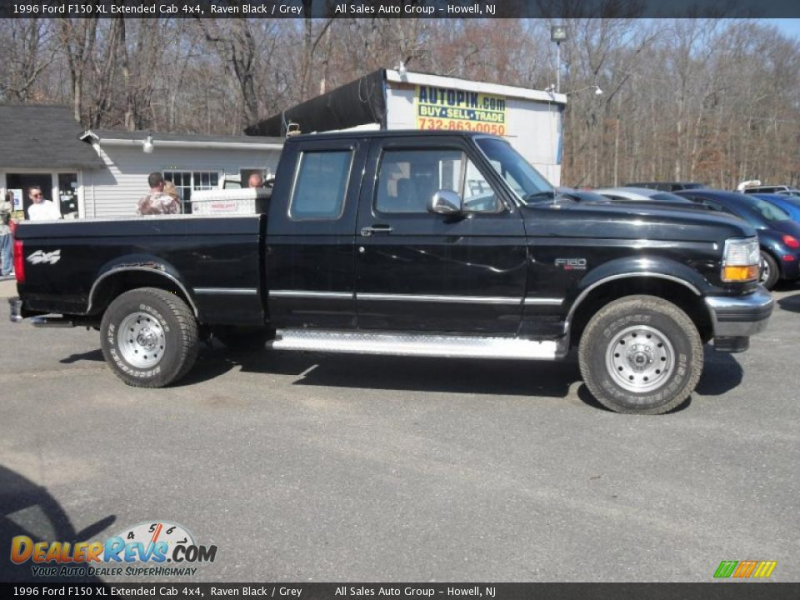 1996 Ford F150 XL Extended Cab 4x4 Raven Black / Grey Photo #4