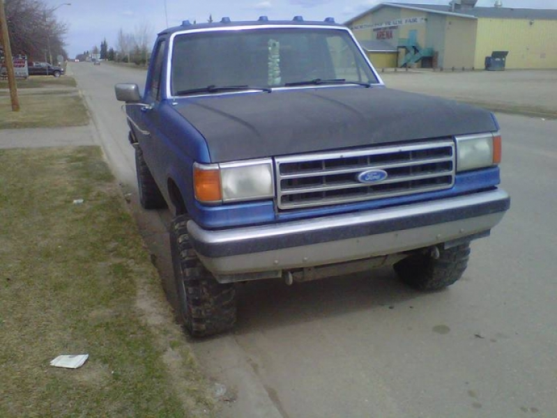 1990 Ford F-150 Pickup Truck in Saskatoon, Saskatchewan