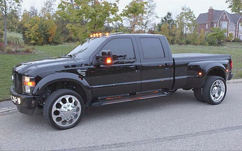 2009 Ford F450 Side View