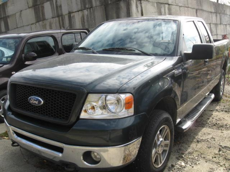 2006 Ford F150 4x4 - front