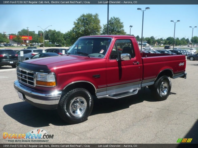 Front 3/4 View of 1995 Ford F150 XLT Regular Cab 4x4 Photo #2