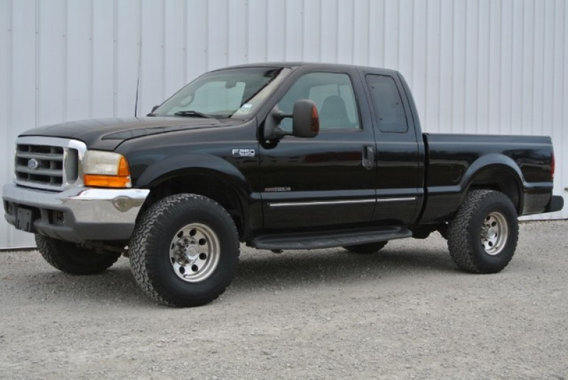 1999 Ford Super Duty F-250 XLT in Decatur, Illinois