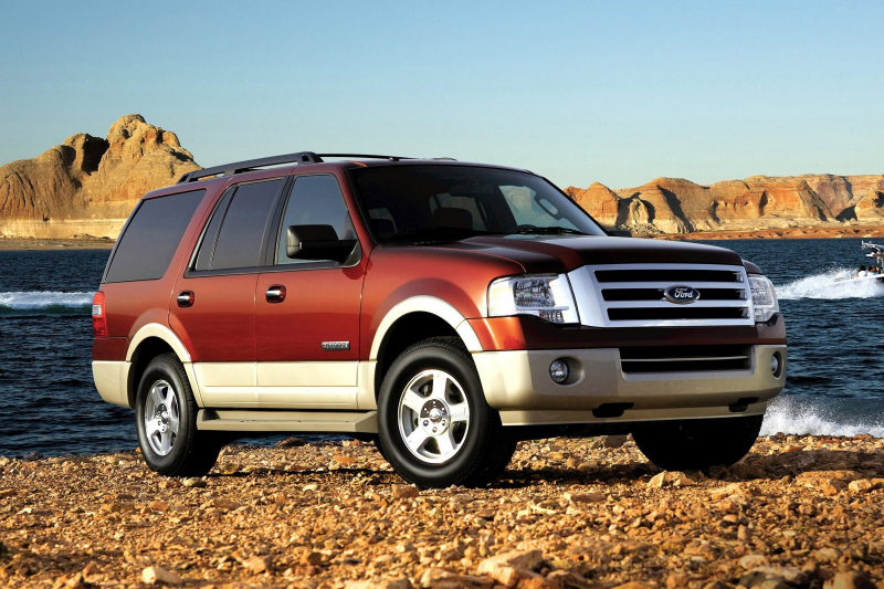 2013 Nissan Armada VS 2013 Ford Expedition