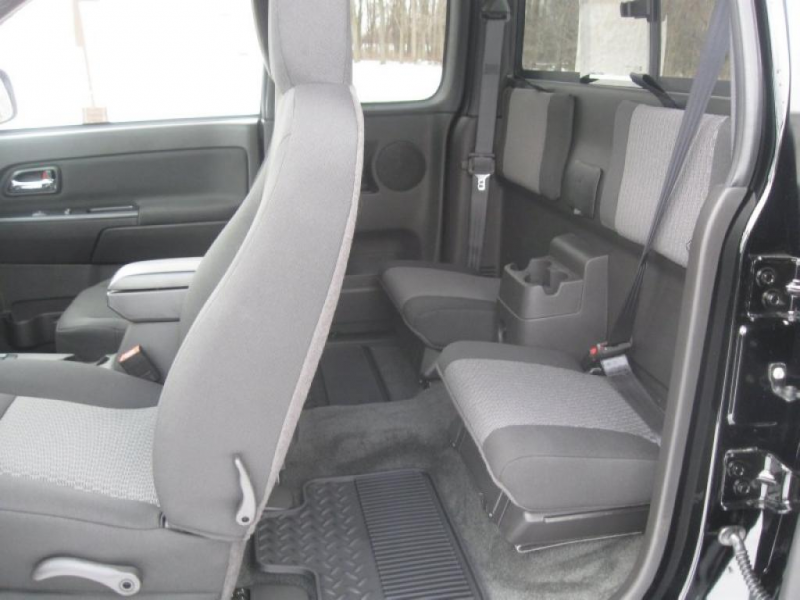interior picture of 2011 GMC Canyon extended-cab