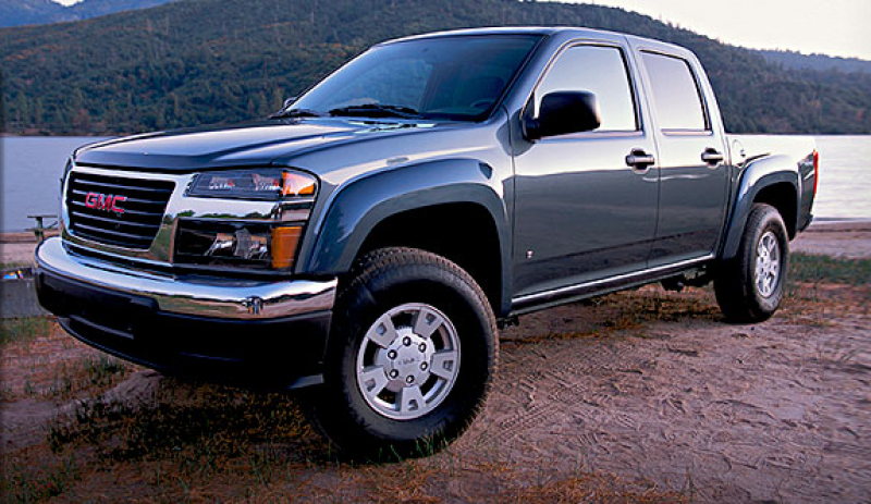 Front, driver's-side view of the 2007 GMC Canyon crew cab.