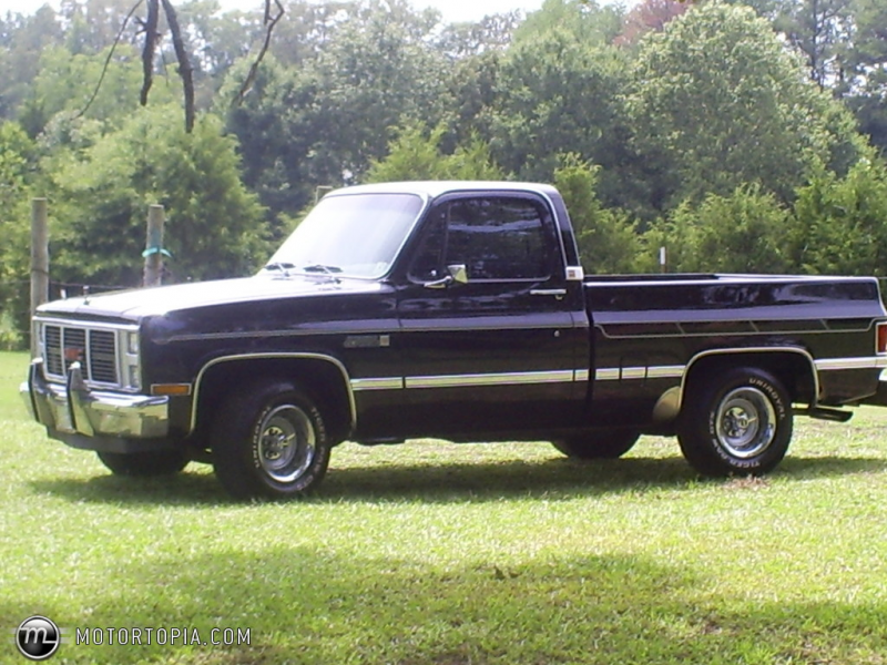 Photo of a 1984 GMC Sierra Classic 1500 (Back to my brother)
