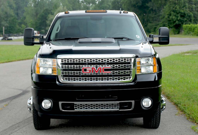 The 2011 GMC Sierra Denali features the distinctive grille shared with ...
