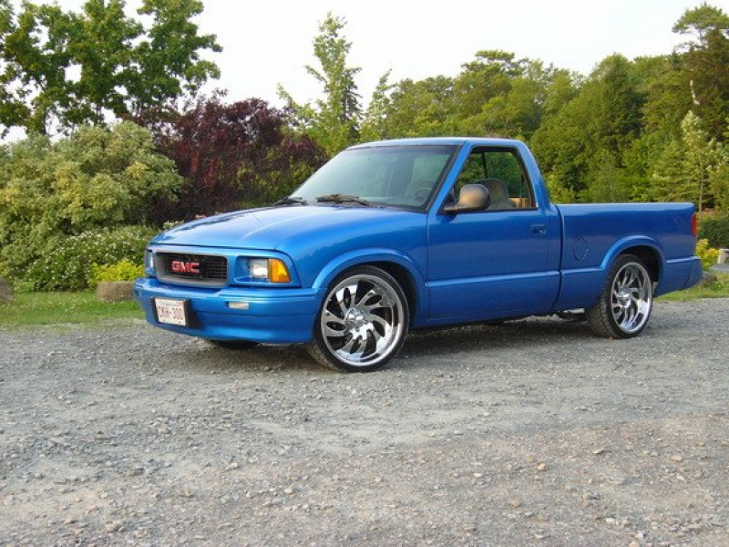 1994 GMC Sonoma With A 3" Drop In The Front And...
