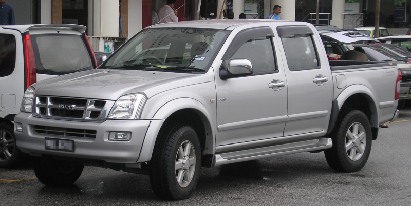 Isuzu D-Max (first generation) (front), Serdang.jpg