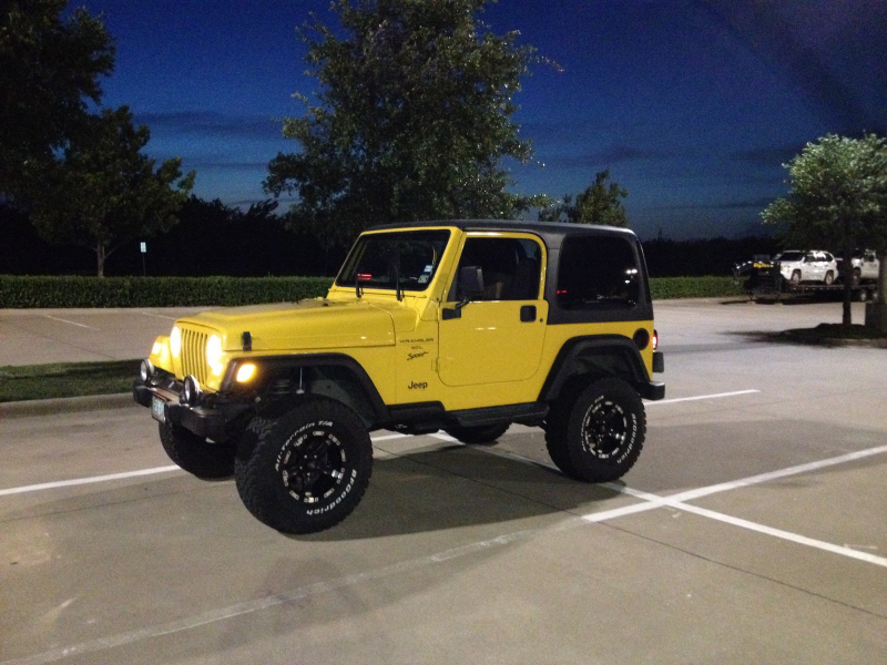 Jeep's 2000 Wrangler is available in three models: SE, Sport, and ...