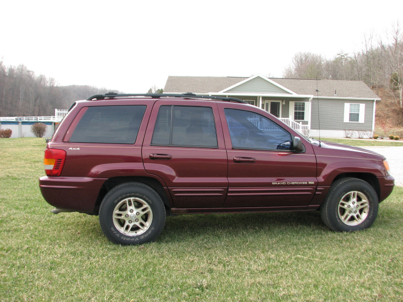 The 1999 Jeep Grand Cherokee offers two engines. Jeep's 4.0-liter ...