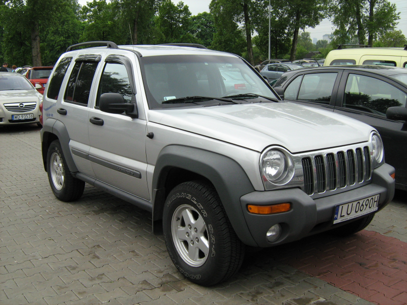 Description 2001-2004 Jeep Liberty silver in Poland f.jpg