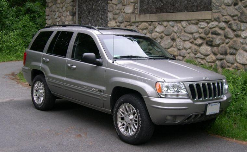 Front Right Gray 2002 Jeep Grand Cherokee SUV Picture