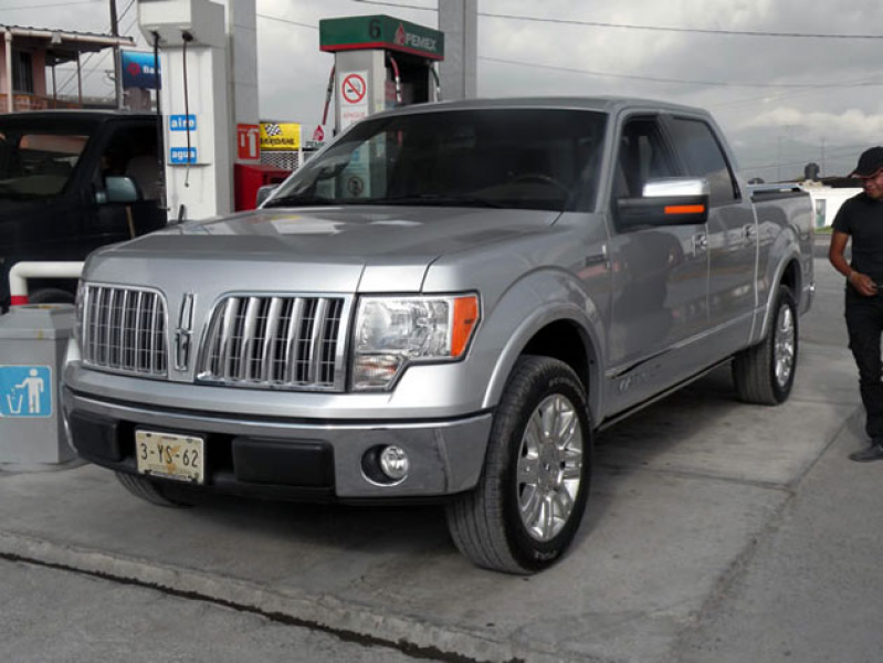 Ay Dios Mio! 2011 Lincoln Mark LT spotted south of the border