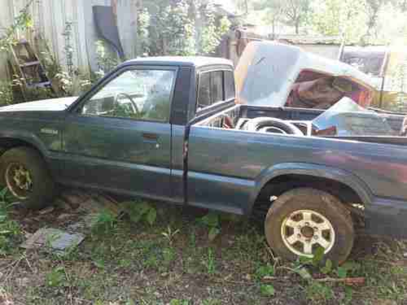 1992 Mazda b2200 pick up truck with another parts truck b2000, image ...