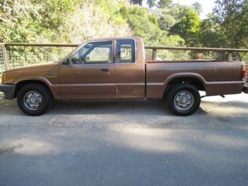1987 Mazda B2000 Base Extended Cab Pickup 2-door 2.0l on 2040-cars