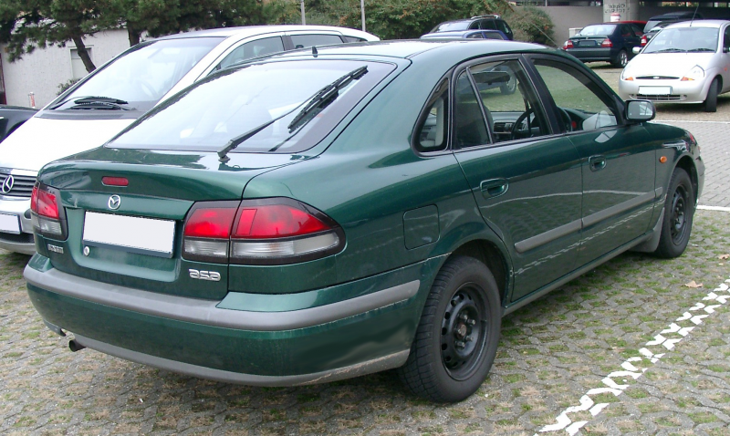 Description Mazda 626 GLX (1990-1997 European Matsuri) copia.jpg