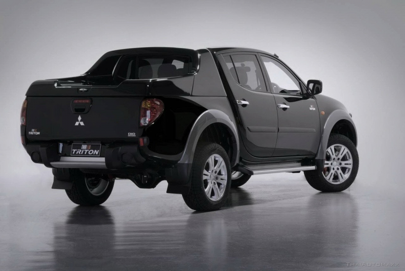 Mitsubishi Triton uses Super Select 4WD system that enable the driver ...