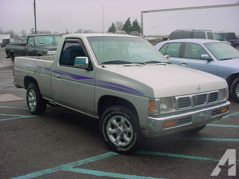 1996 Nissan Pickup XE for sale in Pontiac, Michigan