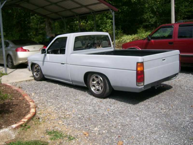 88 bagged nissan hardbody, 5 speed, custom system, primered with a ...
