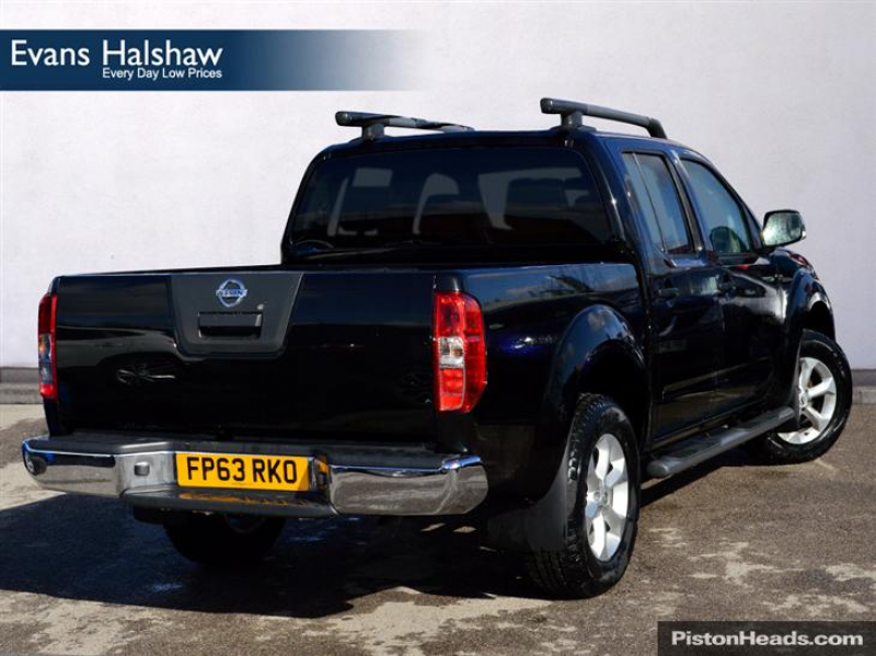 NISSAN NAVARA D/Cab Pick Up Tekna [Connect] 2.5dCi 190 4WD Auto (2013 ...