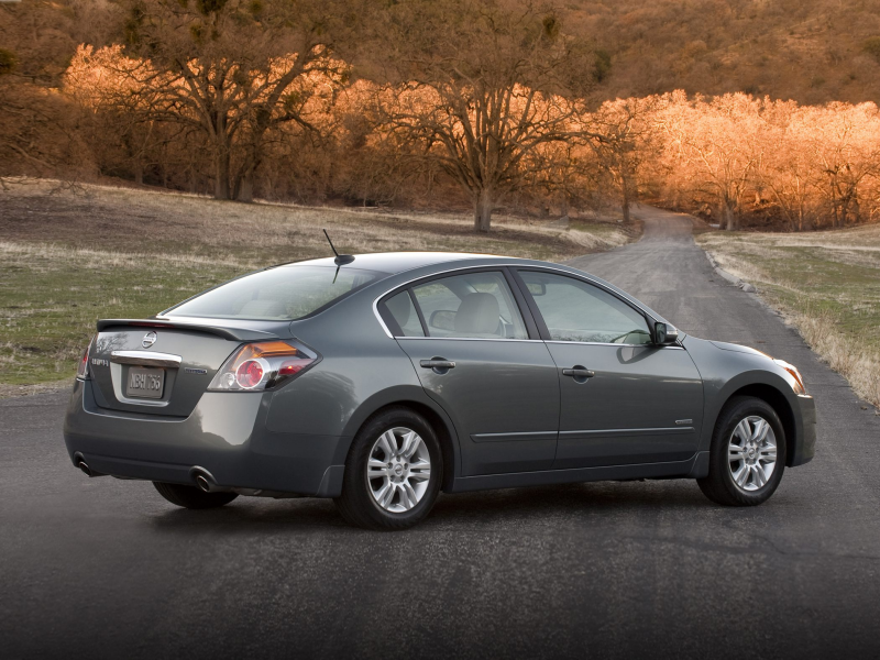 2011 Nissan Altima Hybrid Price, Photos, Reviews & Features