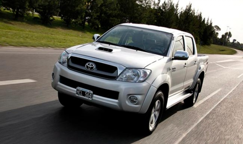Toyota confirma Hilux e SW4 com motor flex para 2012