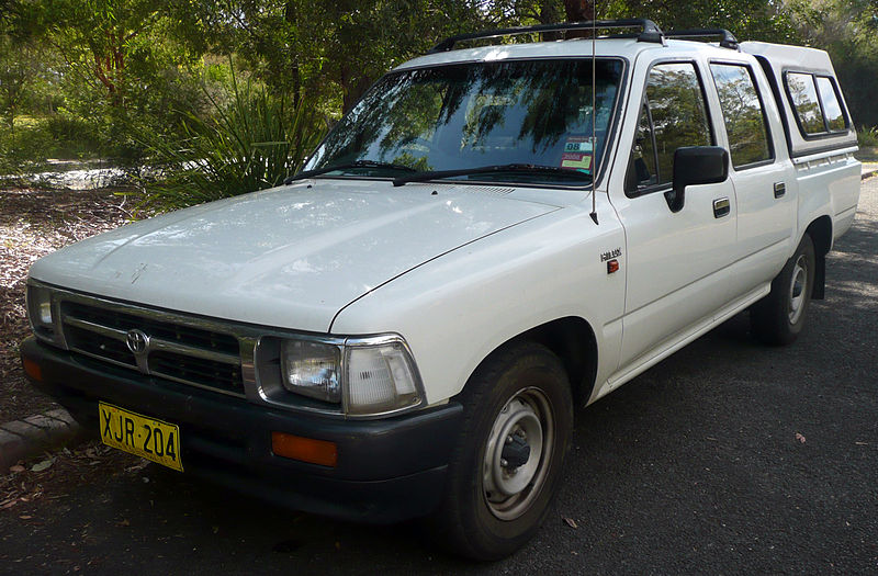 Description 1994-1997 Toyota Hilux (RN85R) DX 4-door utility 01.jpg
